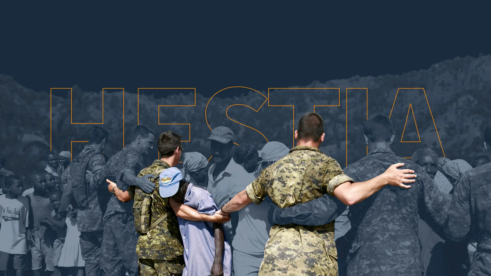 Six militaires canadiens portant l’uniforme de combat de camouflage vert s’unissent avec des Haïtiens pour former une barrière humaine avec en toile de fond une montagne et un ciel bleu parsemé de nuages. Parmi les Haïtiens, on trouve des hommes, des femmes et des enfants.